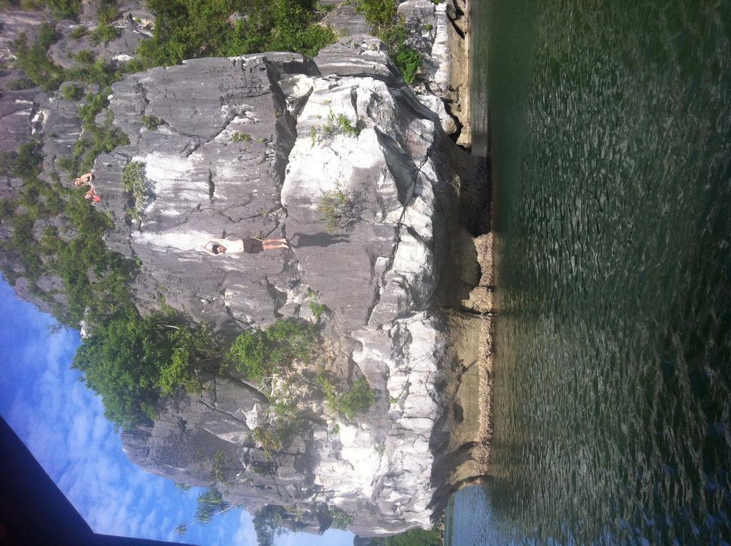 Thanh Tung Hotel Cat Ba Island Exterior photo